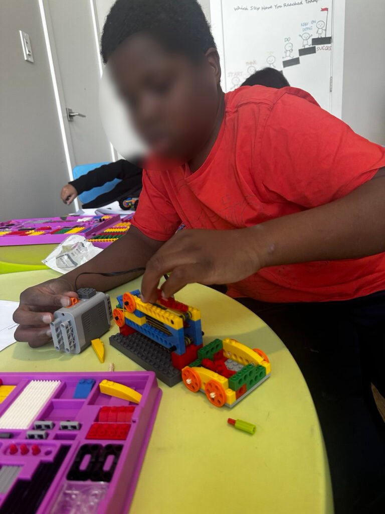 Build, play, and learn in Calgary STEM programs